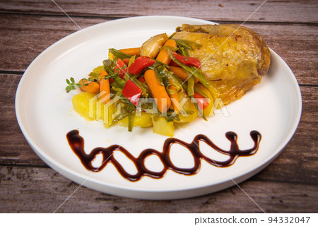 Grilled chicken leg and fresh vegetable salad, Healthy food, wood background 94332047