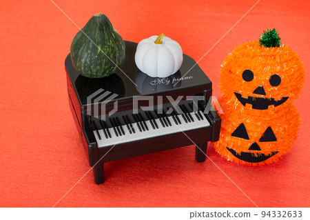 為萬聖節拍攝小物件(南瓜、鋼琴) 為萬聖節拍攝小物件(南瓜、鋼琴) 94332633