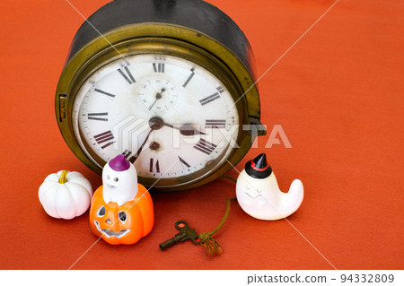 Taking pictures of small items for Halloween (pumpkins, old clocks) Taking pictures of small items for Halloween (pumpkins, old clocks) 94332809