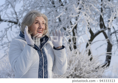 Old woman in a fur coat in the winter  94333313