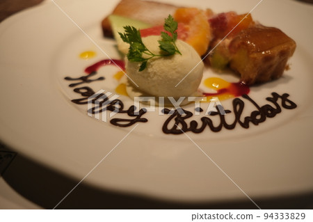 餐後甜點生日盤 94333829