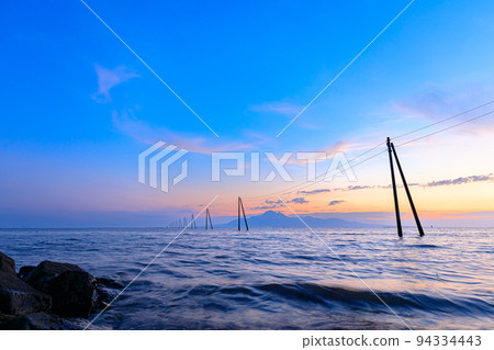 Taiake Kaidokoro in summer at dusk, at high tide, Tamana City, Kumamoto Prefecture 94334443