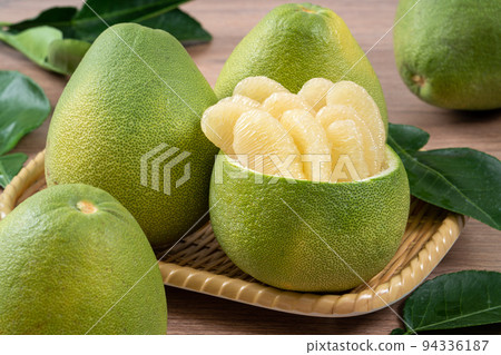 Pomelo Mid-Autumn Festival wood wooden background pomelo Mid-Autumn Festival ユズ ゆず 94336187