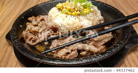 selective focus grilled beef steak with korean sauce bulgogi on top of rice with slice of pepper and sweet corn - korean food style 94337462