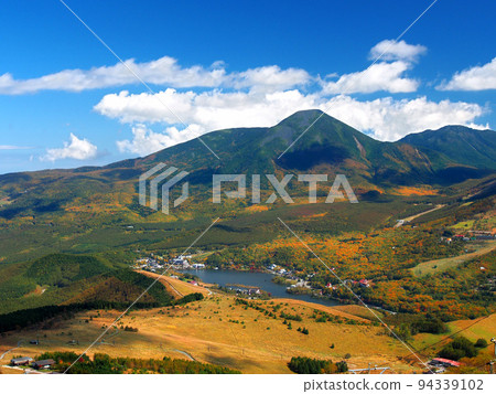 蓼科山和白樺湖（從霧峰山眺望） 94339102