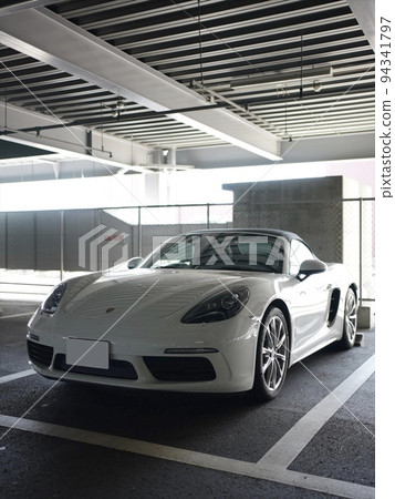 停車場的保時捷 718 Boxster 94341797