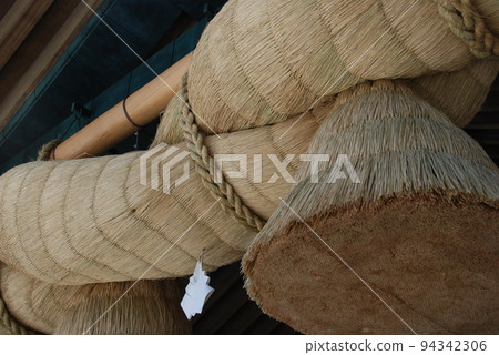 Huge signpost and bundle of notes (Izumo Taisha Shrine, Worship Hall/Taisha Town, Izumo City, Shimane Prefecture) Huge signpost and bundle of notes (Izumo Taisha Shrine, Worship Hall/Taisha Town, Izumo City, Shimane Prefecture) 94342306