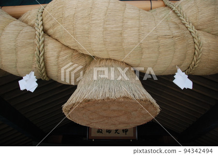 Giant shimenawa and gohei (Izumo Taisha Shrine, Kagura Hall/Taisha Town, Izumo City, Shimane Prefecture) Giant shimenawa and gohei (Izumo Taisha Shrine, Kagura Hall/Taisha Town, Izumo City, Shimane Prefecture) 94342494