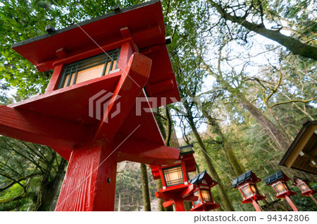 京都貴船神社夜間奇幻燈籠 94342806
