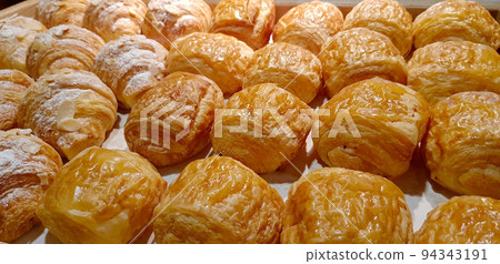 Assorted fresh baked sweet puff pastry stuffed with fruit and jelly and danish chocolate fill pastry, super delicious warm fresh buttery French and American baked pastries are enjoyed world wide on ba 94343191
