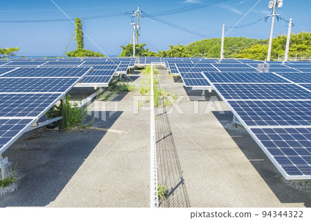 太陽能電池板安裝圖像範圍廣泛 太陽能電池板安裝圖像範圍廣泛 94344322