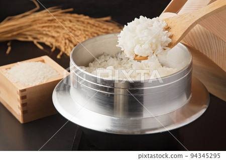 New rice cooked in a hagama New rice cooked in a hagama 94345295