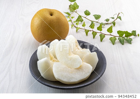 fresh and delicious pears 94348452