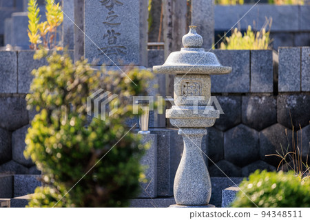 日本公墓石燈籠 94348511