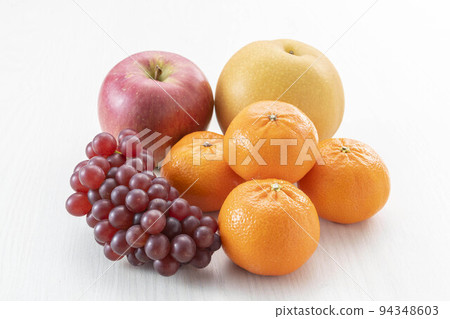 新鮮美味的水果拼盤 94348603