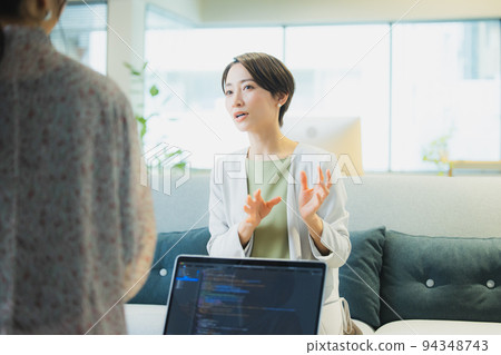 採訪採訪攝影師 94348743