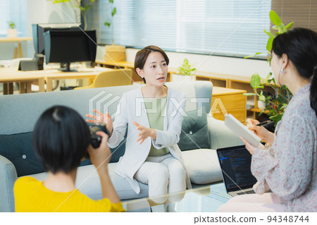 Coverage Interview Photographer Coverage Interview Photographer 94348744