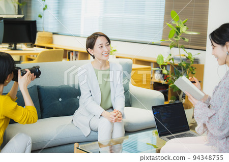Coverage Interview Photographer 94348755