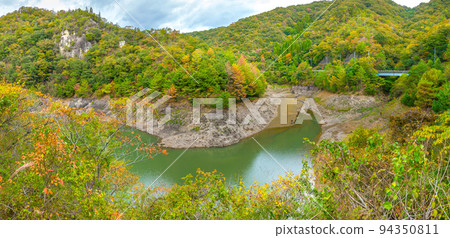 安室水壩露營地（兵庫縣赤穗郡上郡町八穗場），染成紅葉 *照片位置在作品評論區 94350811