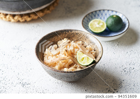 松茸蘑菇飯 94351609