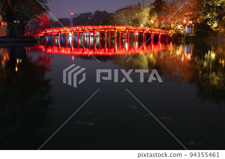 河內玉山寺燈光橋 94355461