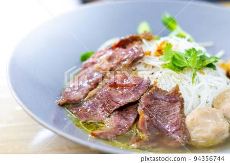 Beef noodles in soup 94356744