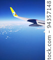 愉快舒適的空中旅行 94357148