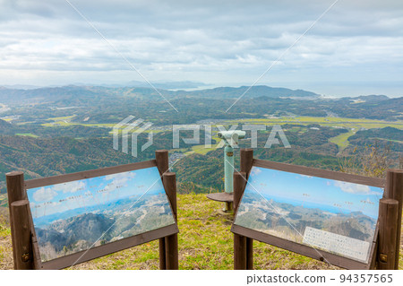 Mt. Kongo-doji, the symbol of Yasaka Town (Sugawa, Yasaka Town, Kyotango City, Kyoto Prefecture) Mt. Kongo-doji, the symbol of Yasaka Town (Sugawa, Yasaka Town, Kyotango City, Kyoto Prefecture) 94357565