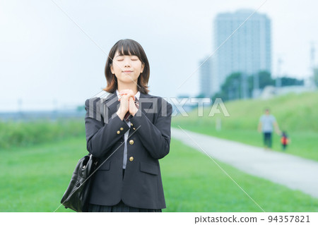 High school girl praying 94357821