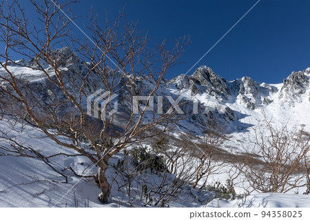 Central Alps, Senjojiki Cirque, Nagano Prefecture, Shinya covered with fresh snow 94358025