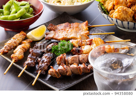 居酒屋燒酒和食物 94358080