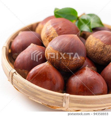 秋味栗子栗子生栗子棕色背景 94358933
