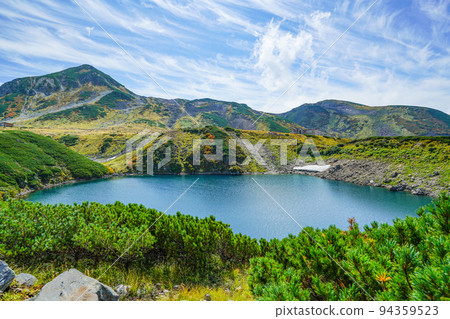 Only in early autumn, Tateyama, the chest desires the view towards Jodozan from the pond 94359523