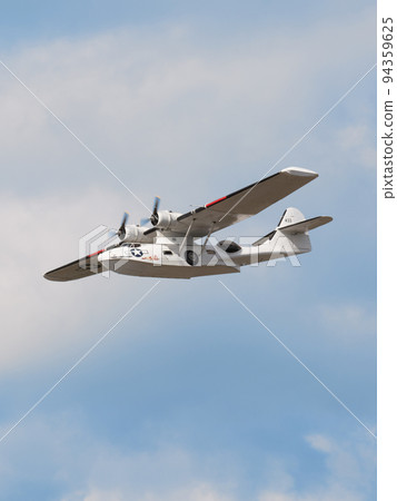 美國陸軍航空隊 OA-10 Catalina 飛艇水平飛行 94359625