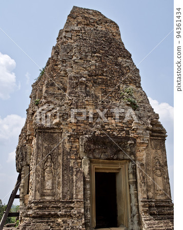 Architecture of ancient temple complex Angkor, Siem Reap 94361434