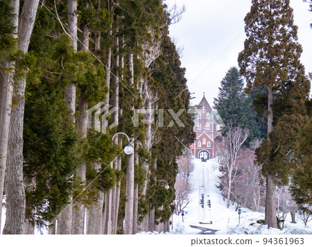 Trappist修道院前的雪樹林蔭小路 Trappist修道院前的雪樹林蔭小路 94361963
