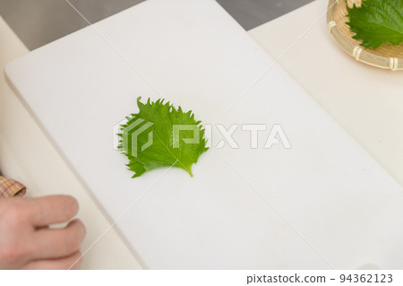 [用紫蘇葉做調味品] 94362123
