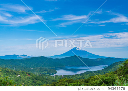 (神奈川縣)箱根大觀山積雪覆蓋的富士山,綠意盎然 (神奈川縣)箱根大觀山積雪覆蓋的富士山,綠意盎然 94363676
