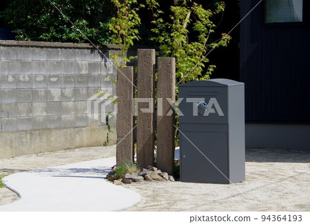 Large delivery box in the garden A garden with a delivery box Large delivery box in the garden A garden with a delivery box 94364193