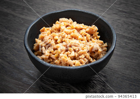 Japanese food, Hikiwari natto of fermented food 94365413