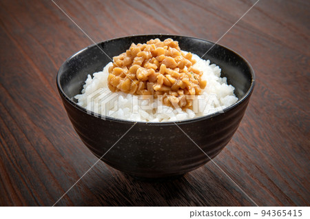日本食品，發酵食品的 Hikiwari 納豆 94365415