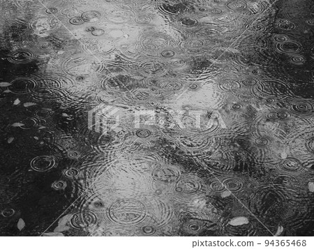 rain ripples 94365468