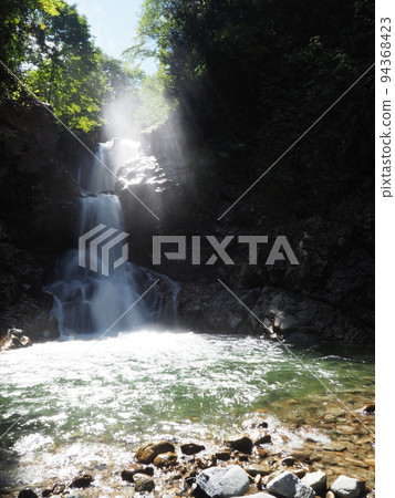 White cloth waterfall White cloth waterfall 94368423