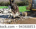 Demolition of foundation concrete: Demolition weight machine equipped with Owari 94368853