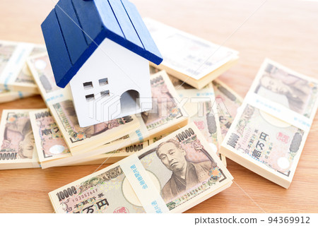 Wands of one million yen carelessly placed and objects of a house Real estate mortgage Japanese yen 94369912