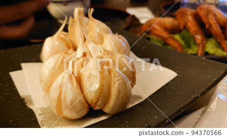 Full of energy with the power of garlic on holidays! Full of energy with the power of garlic on holidays! 94370566