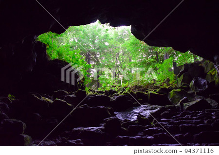 Outside scenery except from inside the lava tunnel 94371116