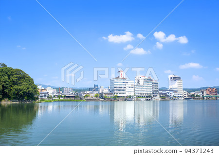 日田的三隈川和城市景觀 94371243