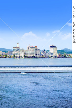 Hita's Mikuma River and cityscape 94371246