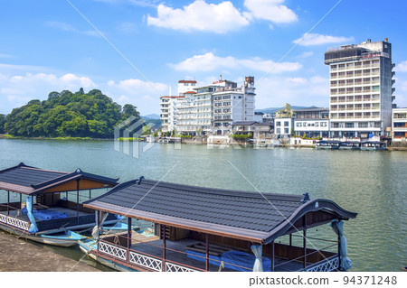 日田的三隈川和城市景觀 94371248